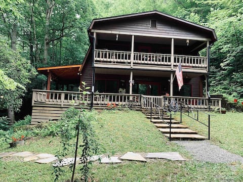 The Lazy Bear Creekside Cabin