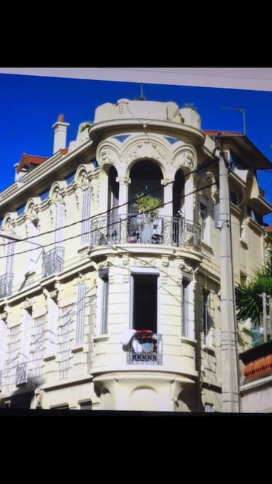Beautifull old style building in center of cannes