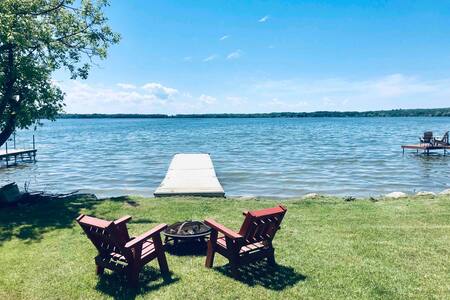 Beautiful waterfront cottage getaway