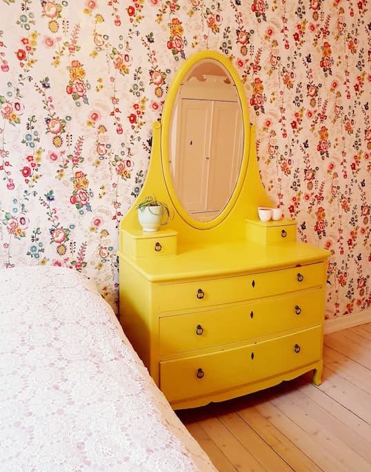 A 140 cm doblebed.