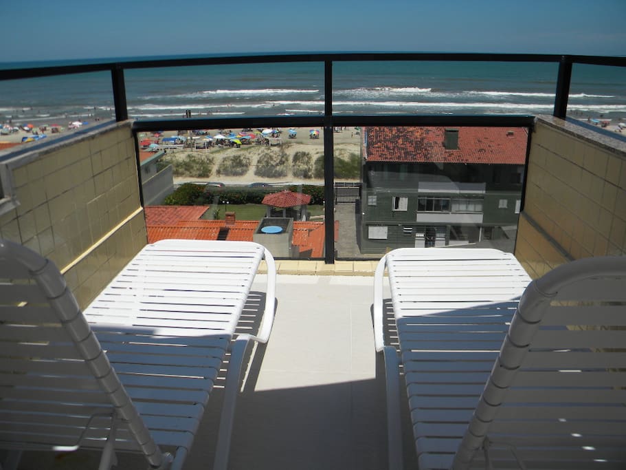 Área externa com vista direto do mar