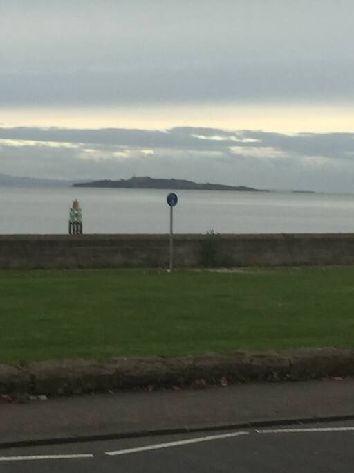 Opposite the beach, beautiful!!