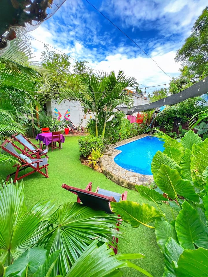 Beautiful Room with garden view & Pool León, Nicaragua Airbnb Airbnb