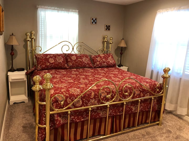 Главна спална соба на горниот кат.