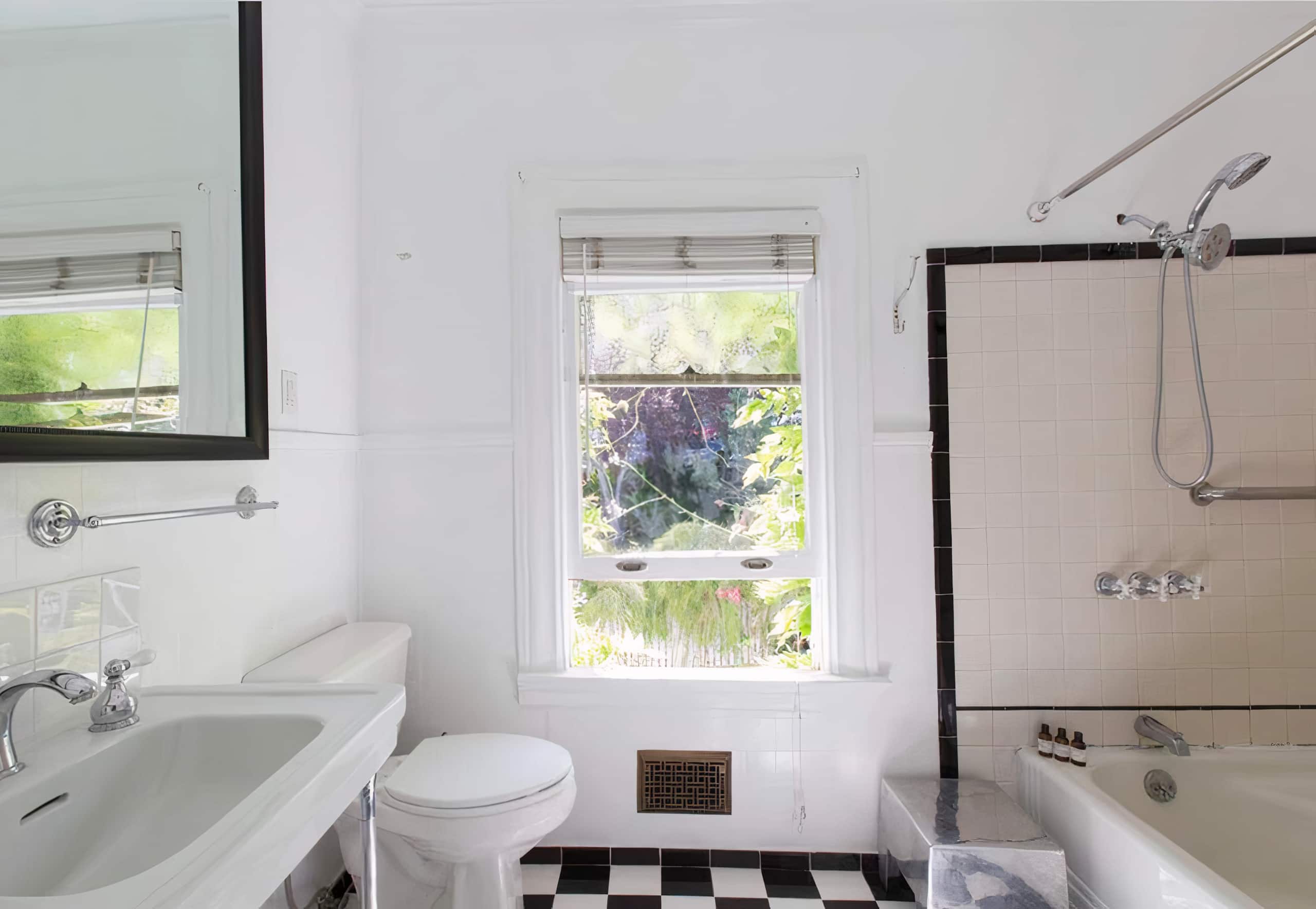 Villa in San Francisco · ★4.93 · 4 bedrooms · 5 beds · 3.5 baths - Image 21