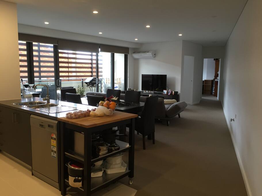 Large open plan design, plenty of light, wide opening balcony doors with high security (no access from the street to the balcony). Large balcony with bbq - louvres make it extra safe for children. Air-conditioning and heating. Dishwasher and gas stove. Kids DVDs available.