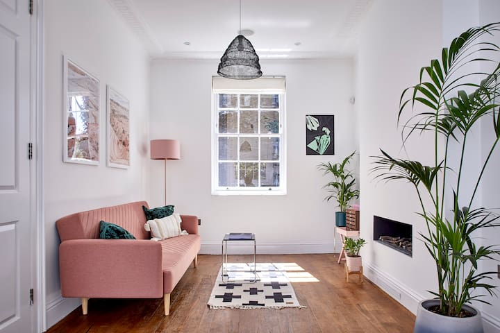 Stylish townhouse with garden in central London gallery image 2