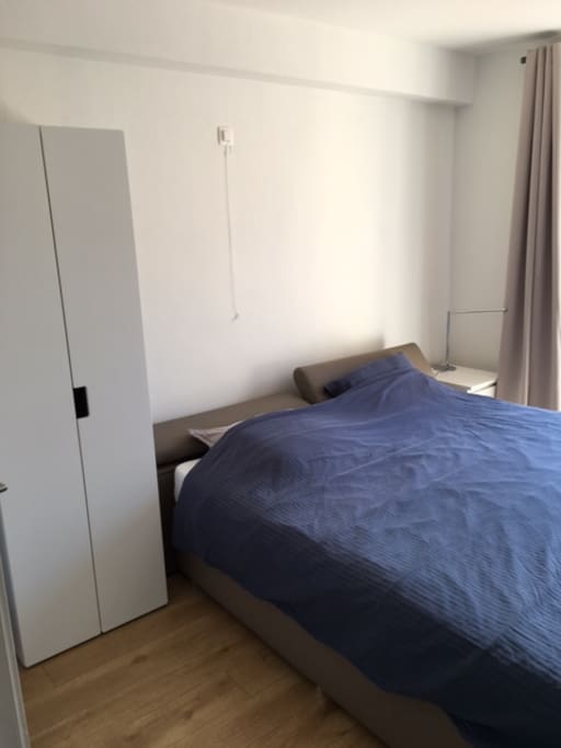 Master bedroom met boxspring 180cm