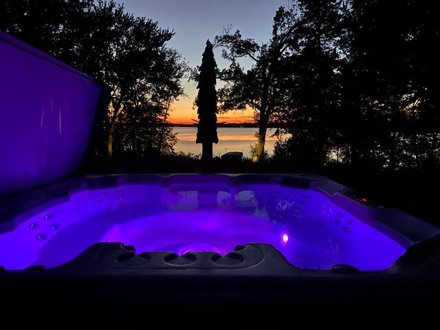 Lake Home, Hot Tub, Sauna, Boat, Private Chef gallery image 4