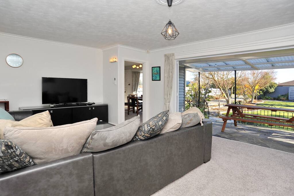 Great living space opening on to the garden