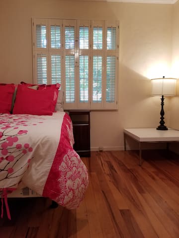 Executive Home nr Stanford Hospital & Sand Hill Rd gallery image 5