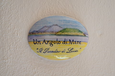 Annuncio Airbnb popolare: A Corner of the Sea... in the center of Ischia! a Ischia