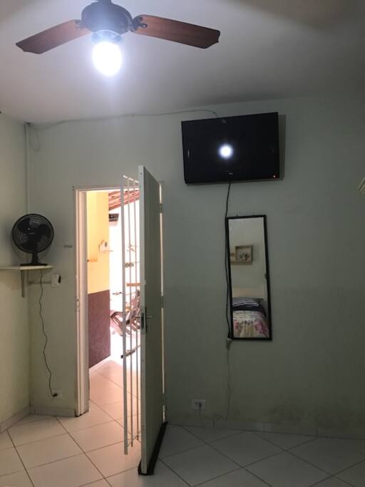 QUARTO TV VENTILADORES