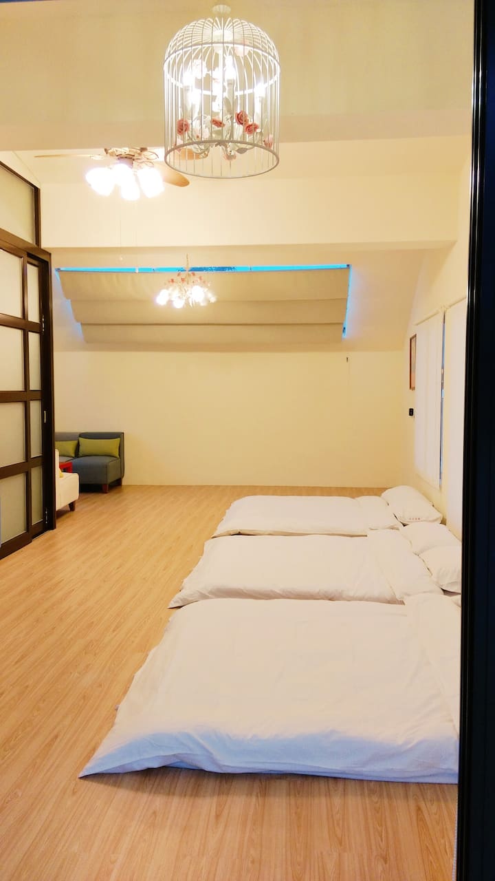 Მეორე სართულის ოთახი
