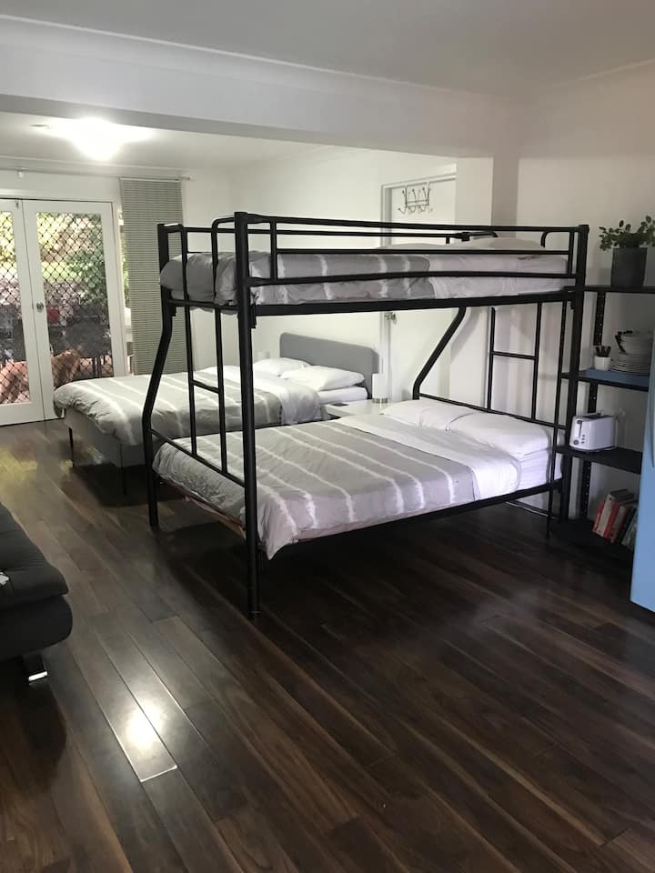 Inground Pool - Sleeps 8 Guests - 블랙타운