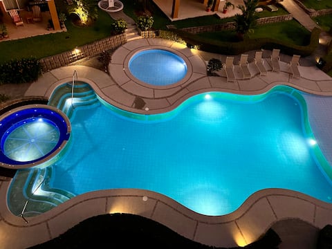 Large Penthouse Suite with Pool & Jungle Views
