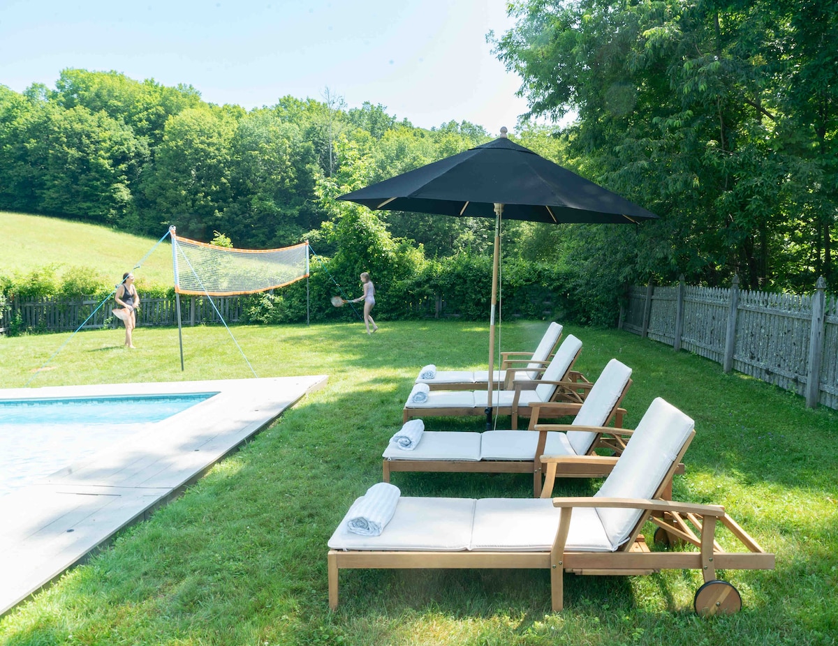 Luxury farmhouse with heated pool and sauna Houses for Rent in Canaan