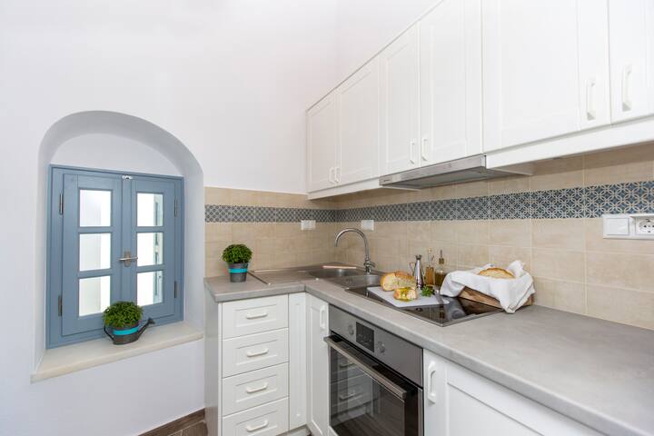 Two Apartments with Sea and Castle view 5-8 people gallery image 3