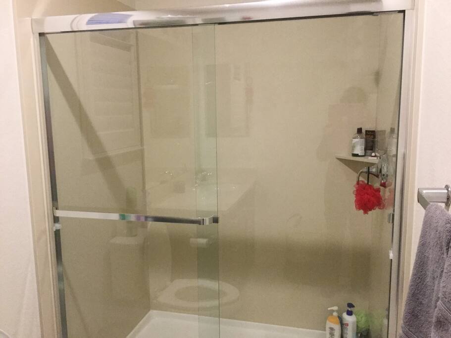 Ensuite bathroom to downstairs guest bedroom