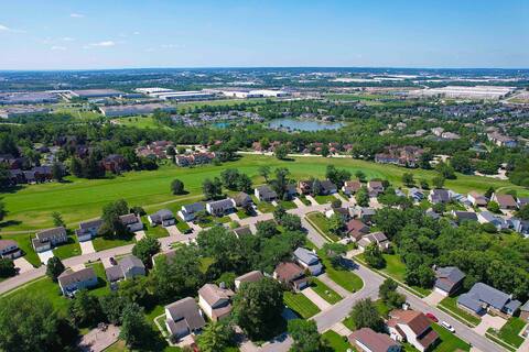 Golf Course-Skyline Views-Quiet Neighborhood-Parks