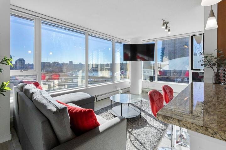 3-Bed, 2-Bath Condo with Pool & Scenic Views!