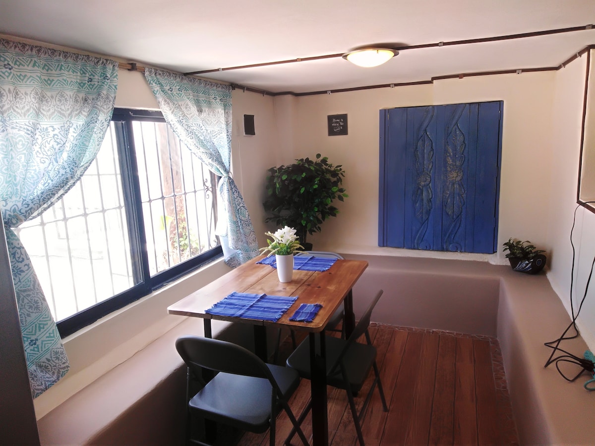 Anuncio de Airbnb popular: Comfortable and simple studio en Zona Hotelera