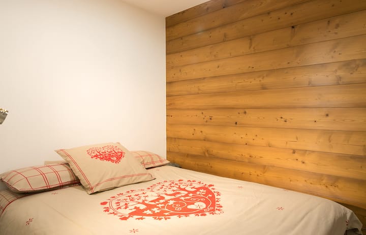 Spavaća soba 3: 1 bračni krevet (1,6x2