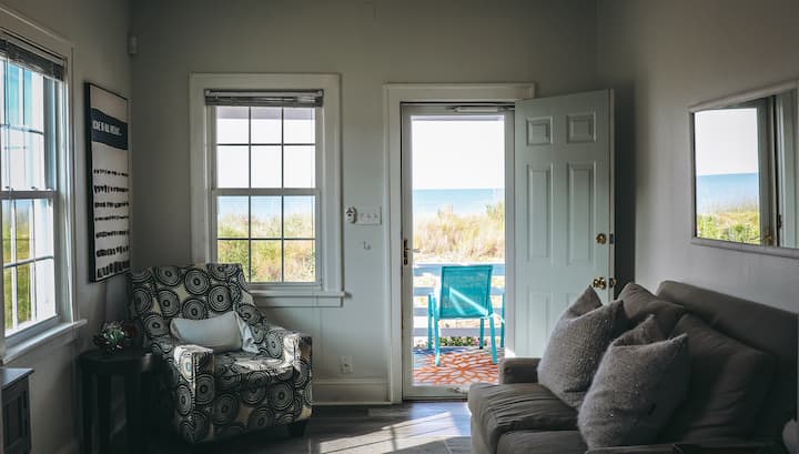 42 Gorgeous  1920’s Beachfront "Tiny" House! - Norfolk, VA