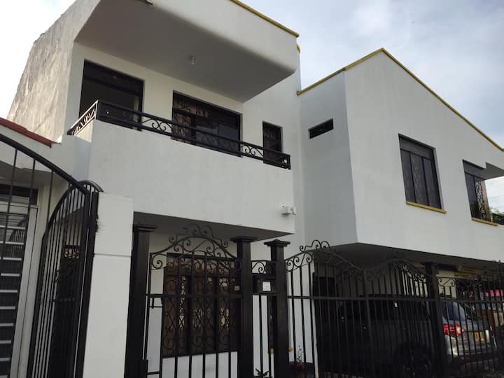 Apartamento Amoblado Completo. Excelente Ubicación - Neiva