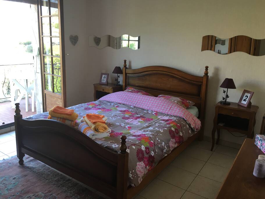 Chambre spacieuse avec terrasse climatisée