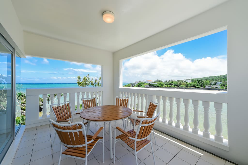 Emerald Ocean View Villa
お家の目の前はエメラルドグリーンの海が広がっています