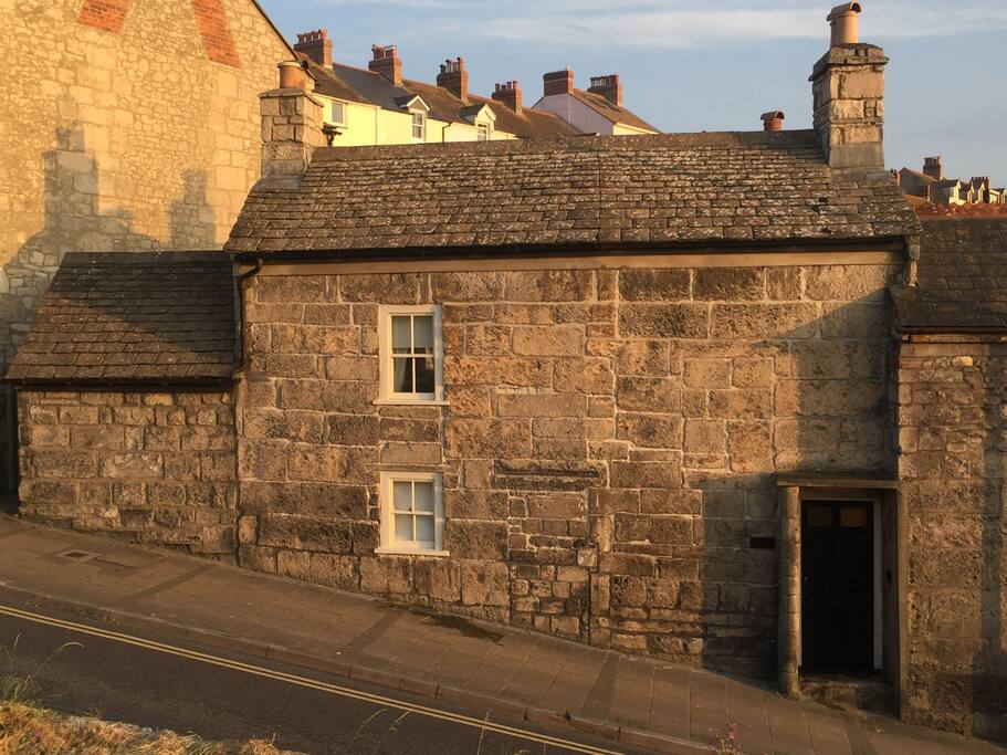 Front of cottage.