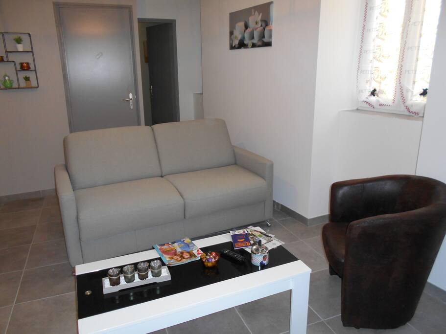 Premier salon donnant sur la terrasse