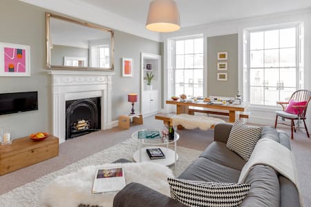 Great Pulteney St, CENTRAL, Quiet with views..