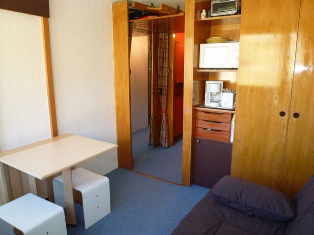 Studio for 2 persons in Tignes next to the slopes, the shops and close to the ski school and the tourist office in le Lac area