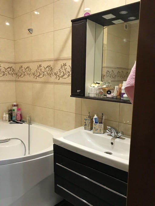 Ванная с джакузи
Bathroom with jacuzzi