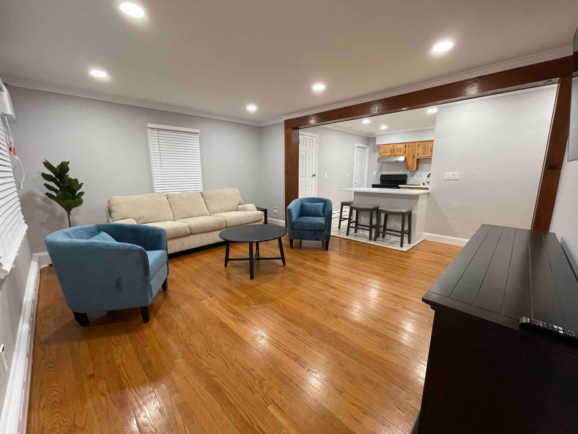 Coastal Gem: 2BR Close to the Shore