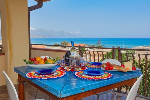 Sun and Fun, Wine and Dine by Paola's Pool Stay!!