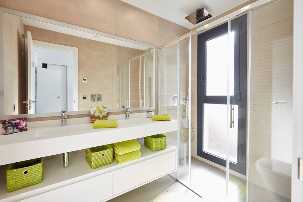 En Suite Bathroom
