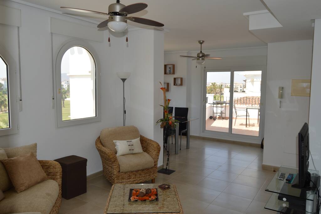 Spacious Air Conditioned Lounge/Diner