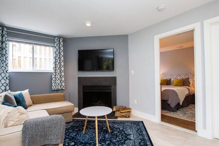 Fully Updated 1 Bedroom Private Apartment