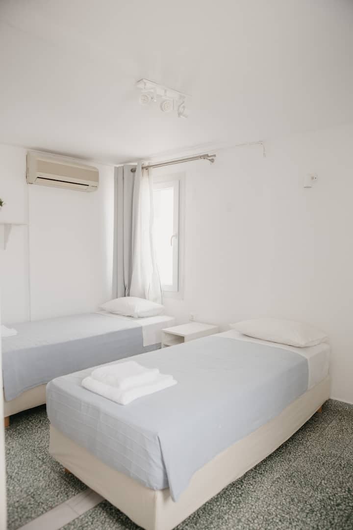 Room In The Town Side View - Миконос