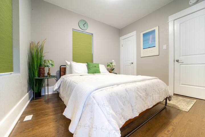 Elegant and Bright 4BR Home near DTWN and RiNo gallery image 4