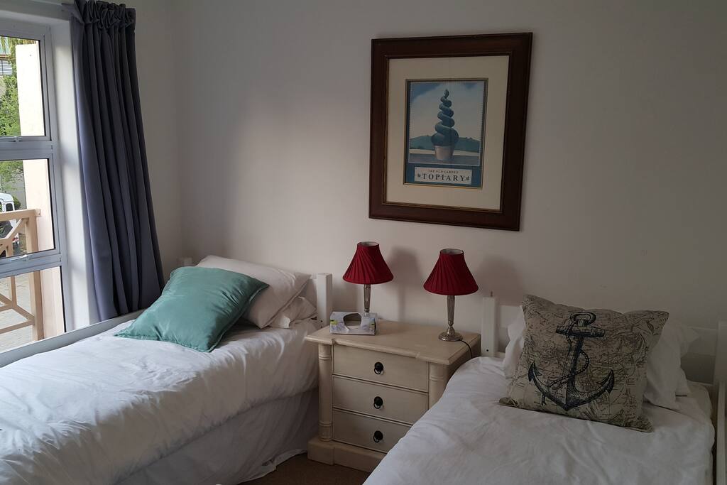 2nd Bedroom With 2 Single Beds