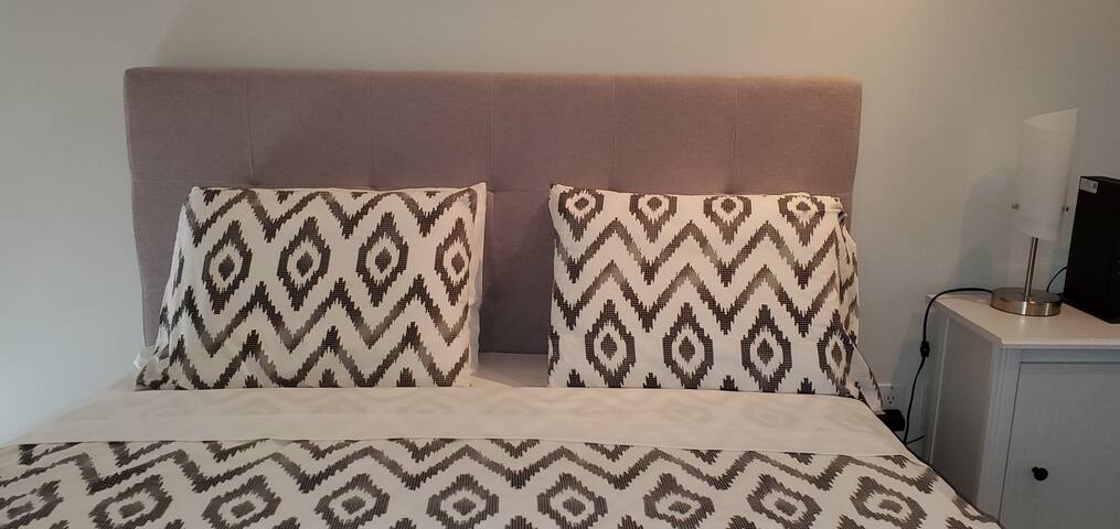 Home Theatre in the Air-Conditioned Suite Sixteen gallery image 5