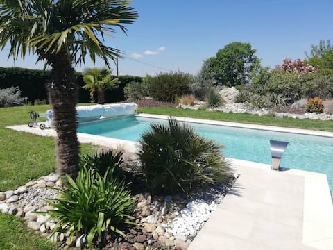 In the heart of the Tarn, quiet villa with pool
