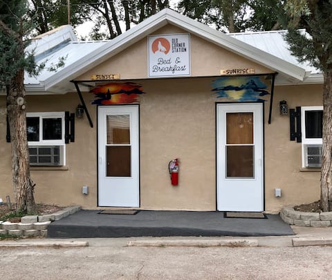 Old Corner Sunrise Room