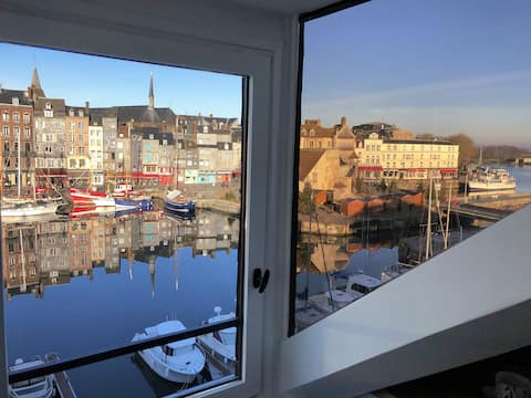 Enchanted Lucarne - on the old harbour - Honfleur
