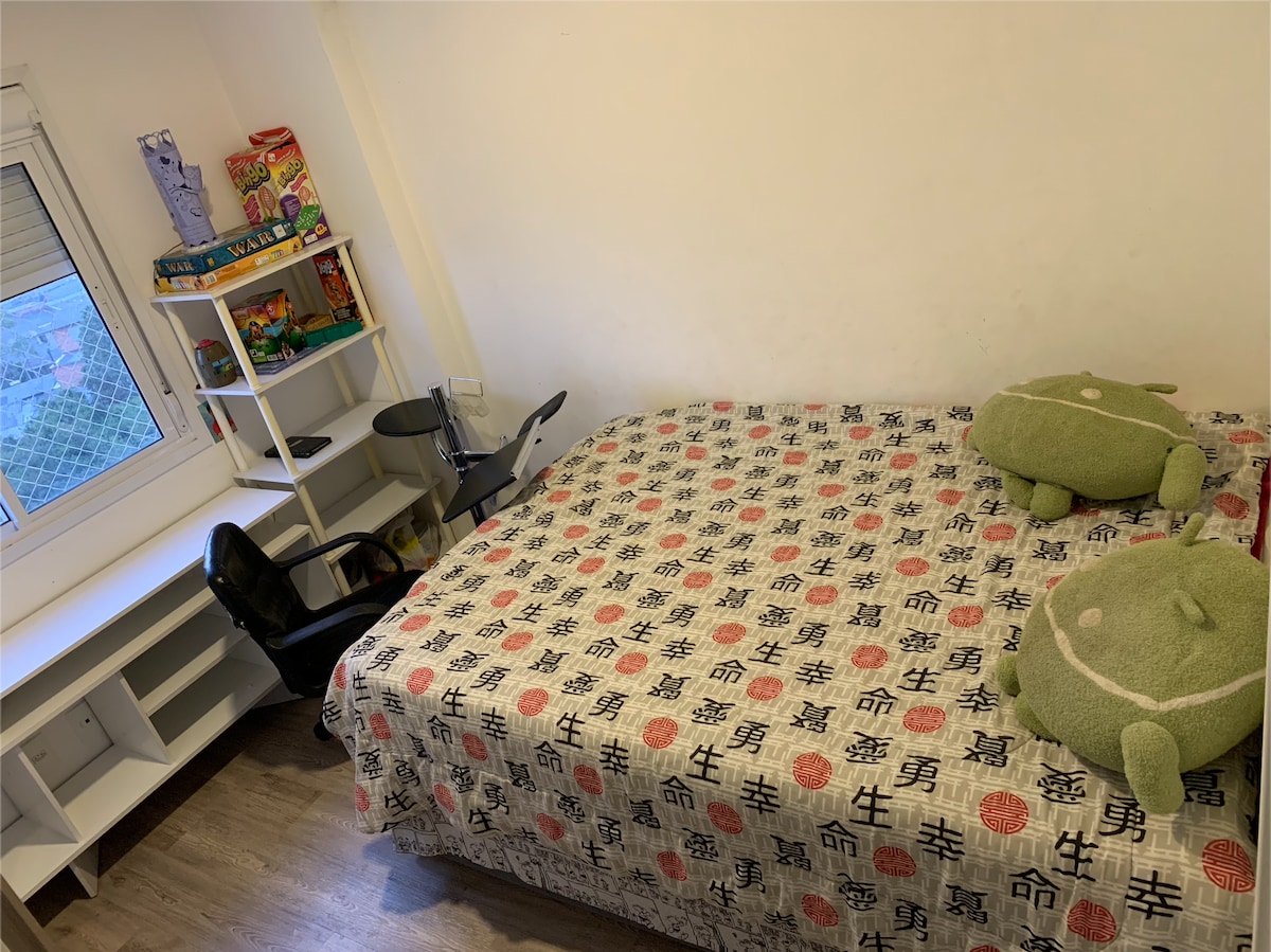 kitanda cha watu wawili (springi za mfukoni) katika chumba cha kulala cha 2