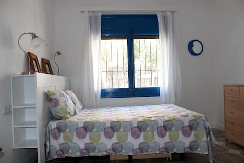 Top performing Airbnb: A house next to the beach. in Cunit